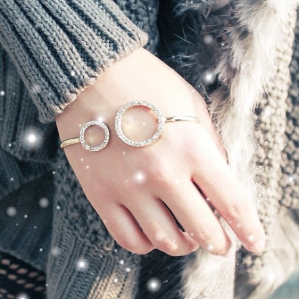 Rhinestone Hoop Handlet